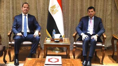 وزير الشباب والرياضة يبحث مع رئيس شركة استادات ونائب رئيس الشركة المتحدة للرياضة دعم الاتحادات والتعاون المشترك