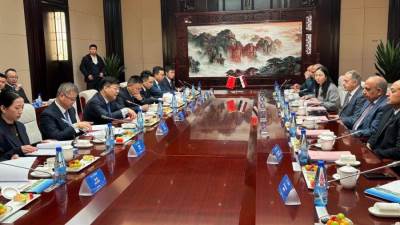  وزير الكهرباء والطاقة المتجددة يشهد مراسم توقيع مذكرة تفاهم بين شركة كيميت المصرية وشركة تبيا "TBEA" الصينية