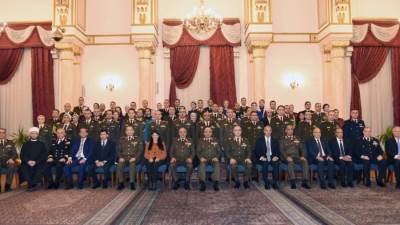 وزير الدفاع والإنتاج الحربى يشهد  حفل تخرج دورة التمثيل الدبلوماسى العسكرى المصرى بالخارج 