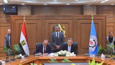 وزير العمل يختتم جولته بمحافظة السويس بزيارة جامعة السويس