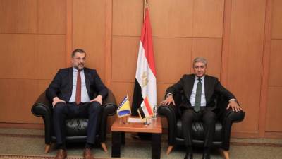 وزير السياحة يلتقي وزير خارجية البوسنة والهرسك لتعزيز التعاون السياحي والأثري