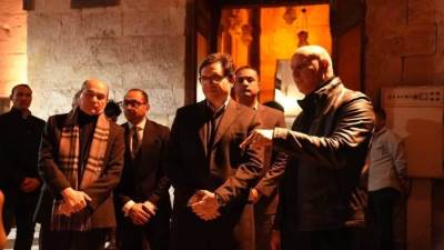 وزير الثقافة يفتتح معرض «مسار» للفنان خالد زكي بقبة السلطان الغوري