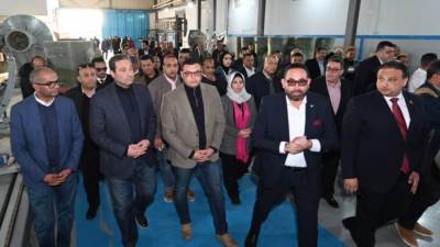 وزير الإسكان ومحافظ دمياط يعقدان اجتماعاً بمقر المنطقة الحرة لمتابعة الأعمال الجارية بها