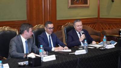 وزير الاستثمار والتجارة الخارجية يشارك في مائدة مستديرة مع ممثلي شركات صناعة الدينيم والنسيج التركية لتعزيز فرص الاستثمار في مصر