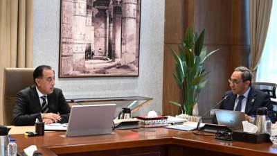 مدبولي يؤكد حرصه على المتابعة الدورية لمعدلات تنفيذ المشروعات الخدمية والتنموية بالمحافظات