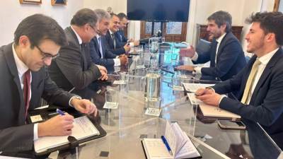 وزير السياحة والآثار يلتقي وزير الثقافة الإسباني لبحث تعزيز التعاون المشترك 