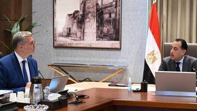 رئيس الوزراء يتابع مع وزير البترول عددًا من ملفات العمل