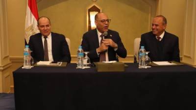 وزير العمل يفتتح ندوة توعوية بالقاهرة حول أحكام تشغيل المرأة والطفل بقانون العمل الجديد..ويجيب على استفسارات المشاركين 