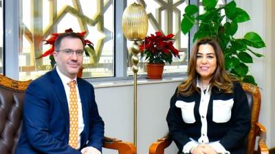 منال عوض تلتقي مع السفير البريطاني بالقاهرة لبحث سبل التعاون في المشروعات المستقبلية المشتركة في مجال التكيف والمحميات الطبيعية والنمو الأخضر