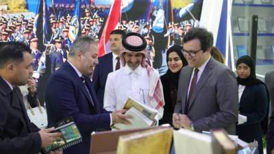 وزير الثقافة يصطحب السفير القطري في جولة تفقدية بمعرض القاهرة الدولي للكتاب 57