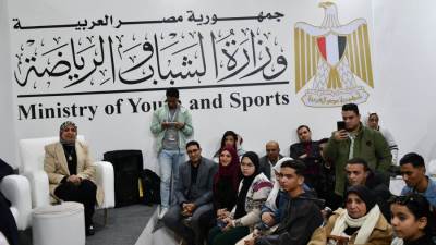 أشرف صبحي يتفقد جناح وزارة الشباب والرياضة بمعرض القاهرة الدولي للكتاب