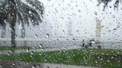 سقوط أمطار متفاوتة الشدة على مناطق متفرقة بالقاهرة والجيزة