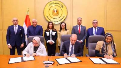 وزيرتا التضامن الاجتماعي والتنمية المحلية ومحافظا الوادي الجديد والفيوم ورئيس جامعة عين شمس يشهدون توقيع 4 بروتوكولات تعاون لتحسين جودة وكفاءة الخدمات الصحية المقدمة للأطفال حديثي الولادة