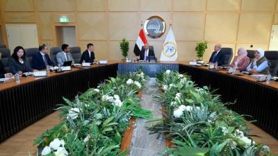 نائب رئيس مجلس الوزراء للتنمية الصناعية وزير الصناعة والنقل يبحث مع شركة شين فينج ستيل الصينية