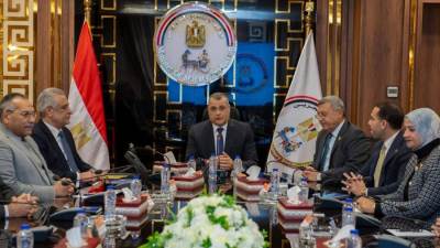 وزير الدولة للإنتاج الحربي يستقبل وفد لجنة الطاقة والبيئة بمجلس الشيوخ