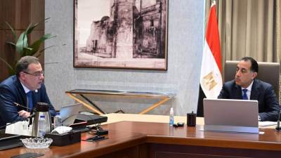 رئيس الوزراء يتابع مع رئيس الجهاز المركزي للتنظيم والإدارة عددا من ملفات العمل