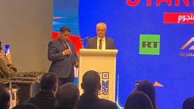 المسلمانى والسفير الروسي فى العرض الخاص لأول بث مع رائد فضاء من الأهرامات