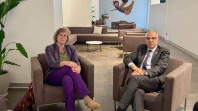 سويلم يلتقي المبعوثة الهولندية المعنية بالمياه، على هامش الاجتماع التحضيري رفيع المستوى لمؤتمر الأمم المتحدة للمياه بالسنغال 