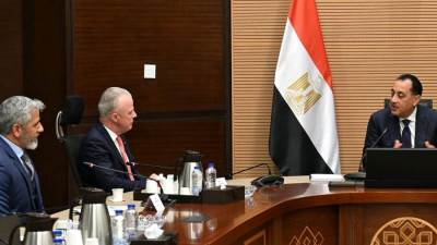 رئيس الوزراء يلتقي رئيس شركة "بوينج" الأمريكية لبحث فرص تعزيز وتطوير الشراكة القائمة