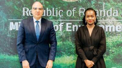 في إطار زيارته الرسمية لدولة رواندا.. سويلم يلتقى وزيرة البيئة الرواندية