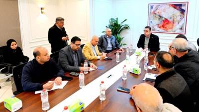 وزير الإسكان يعقد اجتماعا بمقر جهاز "مدينة حدائق أكتوبر" لمتابعة سير العمل بالمشروعات الجارية 