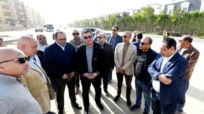 وزير الإسكان يتفقد مشروع الإسكان المتوسط وأعمال تطوير الطرق ومحطة رفع مياه بمدينة 6 أكتوبر