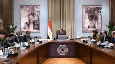 رئيس الوزراء يلتقى وزير الكهرباء والطاقة المتجددة لاستعراض عدد من ملفات العمل
