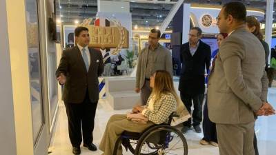 رواج ملحوظ بجناح القومي للأشخاص ذوي الإعاقة بين رواد معرض الكتاب