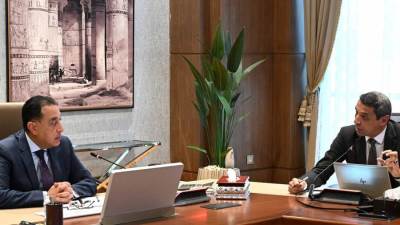 رئيس الوزراء يتابع موقف تنفيذ المشروعات التنموية والخدمية بمحافظة السويس