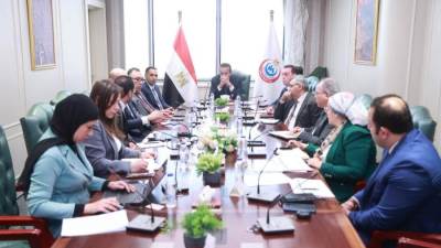 وزير الصحة يناقش مع سيمنس هيلثنيرز إنشاء مراكز متخصصة لعلاج الأورام والإشعاع في صعيد مصر