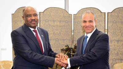 وزير الخارجية يبحث مع نظيره السوداني مستجدات الأوضاع في السودان وسبل دعم جهود التسوية الشاملة