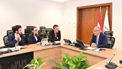 سويلم يلتقي مدير البنية التحتية ومدير عام منطقة جنوب وشرق المتوسط ببنك التنمية والإعمار الأوروبي