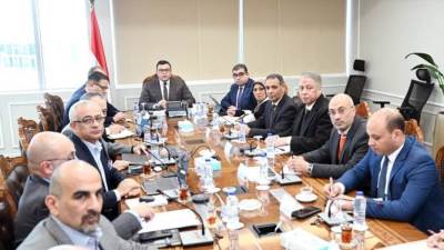 وزير الإسكان يعقد اجتماعاً مع مسؤولي "سيتي إيدج" لبحث موقف تطوير وتشغيل الشواطئ بمدينة العلمين الجديدة