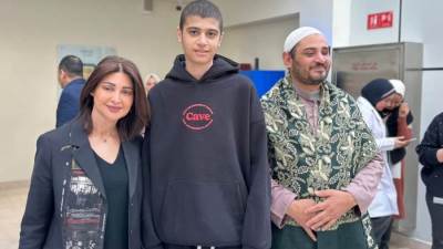 مستشفى أهل مصر لعلاج الحروق يحتفل بخروج أول مريض بعد التعافي التام من حروق بلغت 75% باستخدام زراعة الجلد الطبيعي