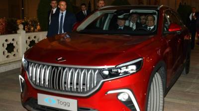 الرئيس التركي يهدي الرئيس السيسي سيارة كهربائية بمناسبة زيارته لمصر