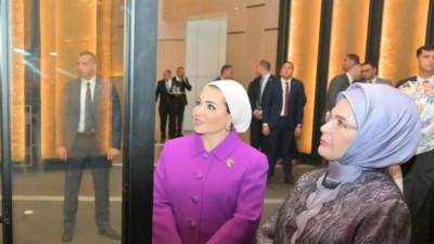 السيدة انتصار السيسي ترافق قرينة الرئيس التركي في جولة بالمتحف المصري الكبير