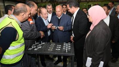 وزير الصناعة يتفقد 3 مصانع متخصصة في الصناعات الهندسية بمدينة العاشر من رمضان