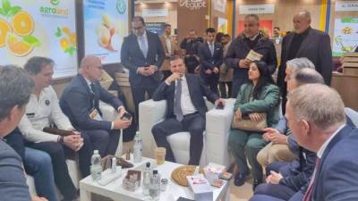 وزير الزراعة يبحث في "برلين" تعزيز التعاون مع كبرى الشركات الهولندية لرفع قدرات التصدير والإنتاج الزراعي