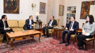 وزير الخارجية يستقبل نظيره الإندونيسى ويشيد بمستوى العلاقات بين البلدين