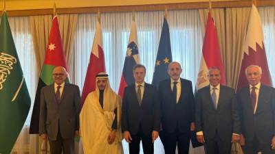 وزير الخارجية يبحث مع رئيس وزراء سلوفينيا التطورات الإقليمية بجانب وزراء خارجية السعودية والأردن والبحرين وقطر