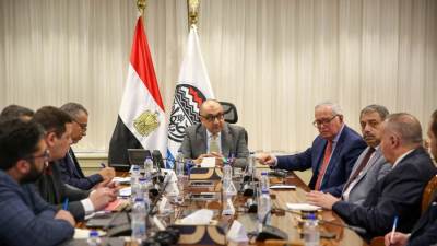 وزير قطاع الأعمال يبحث مع الاتحاد العام للمستثمرين الأفرو-آسيوي فرص الشراكة والاستثمار