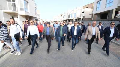 وزير الإسكان يتفقد الشاليهات والفيلات بمشروع "مارينا ٨" وتطوير  مدخل مارينا 5
