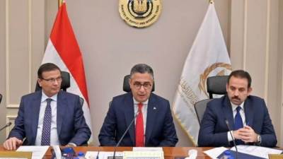 علاء فاروق و بهاء الغنام يعلنوا عن اتفاق ثلاثي لاستيراد دواجن مجمدة وطرحها بالمنافذ قبل شهر رمضان لتعزيز المعروض وضبط الأسواق