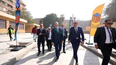 رئيس الوزراء يُتابع موقف إعادة تسليم الأسر العائدة إلى وحداتهم السكنية بعد انتهاء أعمال ترميم العقارات في منطقة "درب اللبانة"