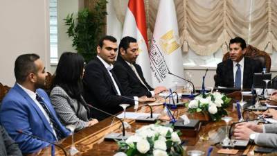 وزير الشباب والرياضة يجتمع بالسادة نواب البرلمان خريجي برامج الوزارة للمحاكاة