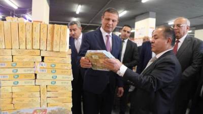 وزير الزراعة يفتتح جناح  منتجات الوزارة بمناسبة شهر رمضان بجملة ماركت بالمريوطية