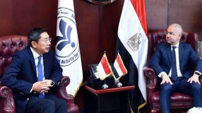 الهيئة العامة للاستثمار والمناطق الحرة تبحث مع سفير سنغافورة تعزيز التعاون الاستثماري المشترك