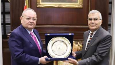 رئيس مجلس الدولة يهنئ رئيس مجلس الشيوخ الجديد