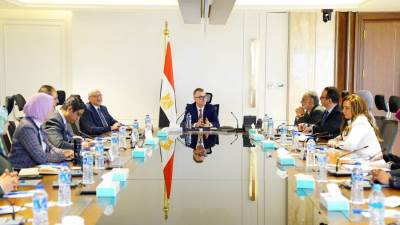 وزير التخطيط يعقد اجتماعًا مع قيادات الوزارة لمتابعة موقف الخطة السنوية وخطة المدى المتوسط وفقًا لقانون التخطيط الجديد