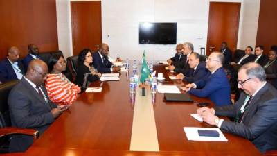 وزير الخارجية يلتقي رؤساء بنك التصدير والاستيراد الأفريقي وبنك التنمية الأفريقي والمديرة التنفيذية للنيباد على هامش أعمال قمة الاتحاد الافريقى